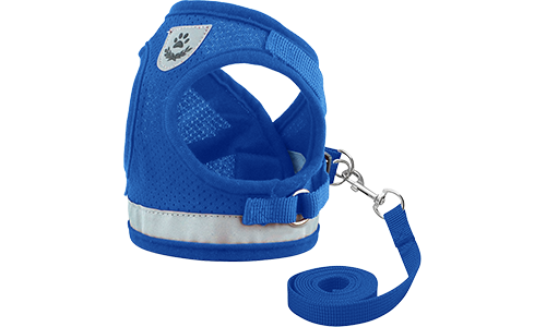 Colete de arnês refletivo azul para cão com guia combinando, leve, com tecido de malha respirável para ajuste confortável.