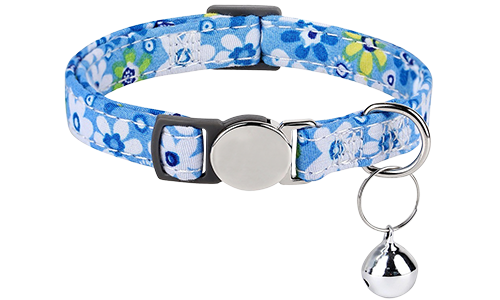 Coleira para gato com padrão floral azul, com fivela metálica, ajustável e leve para conforto, com sino prateado.