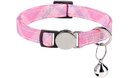 Coleira para gato com padrão xadrez rosa, com fivela metálica, ajustável e leve para conforto, com sino prateado.